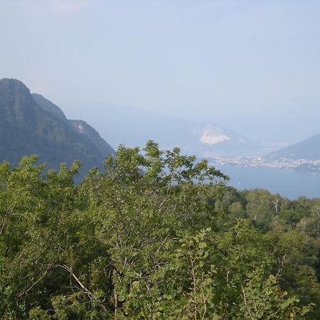 La Casa Del Borgo Bed & Breakfast Brissago-Valtravaglia Bagian luar foto