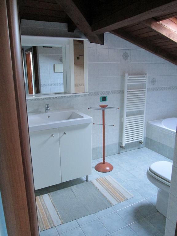La Casa Del Borgo Bed & Breakfast Brissago-Valtravaglia Ruang foto