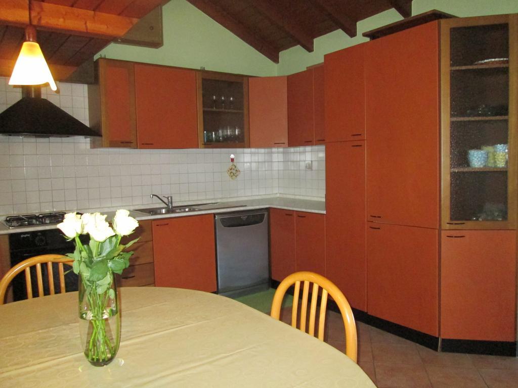La Casa Del Borgo Bed & Breakfast Brissago-Valtravaglia Bagian luar foto