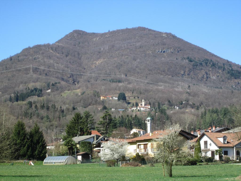 La Casa Del Borgo Bed & Breakfast Brissago-Valtravaglia Bagian luar foto