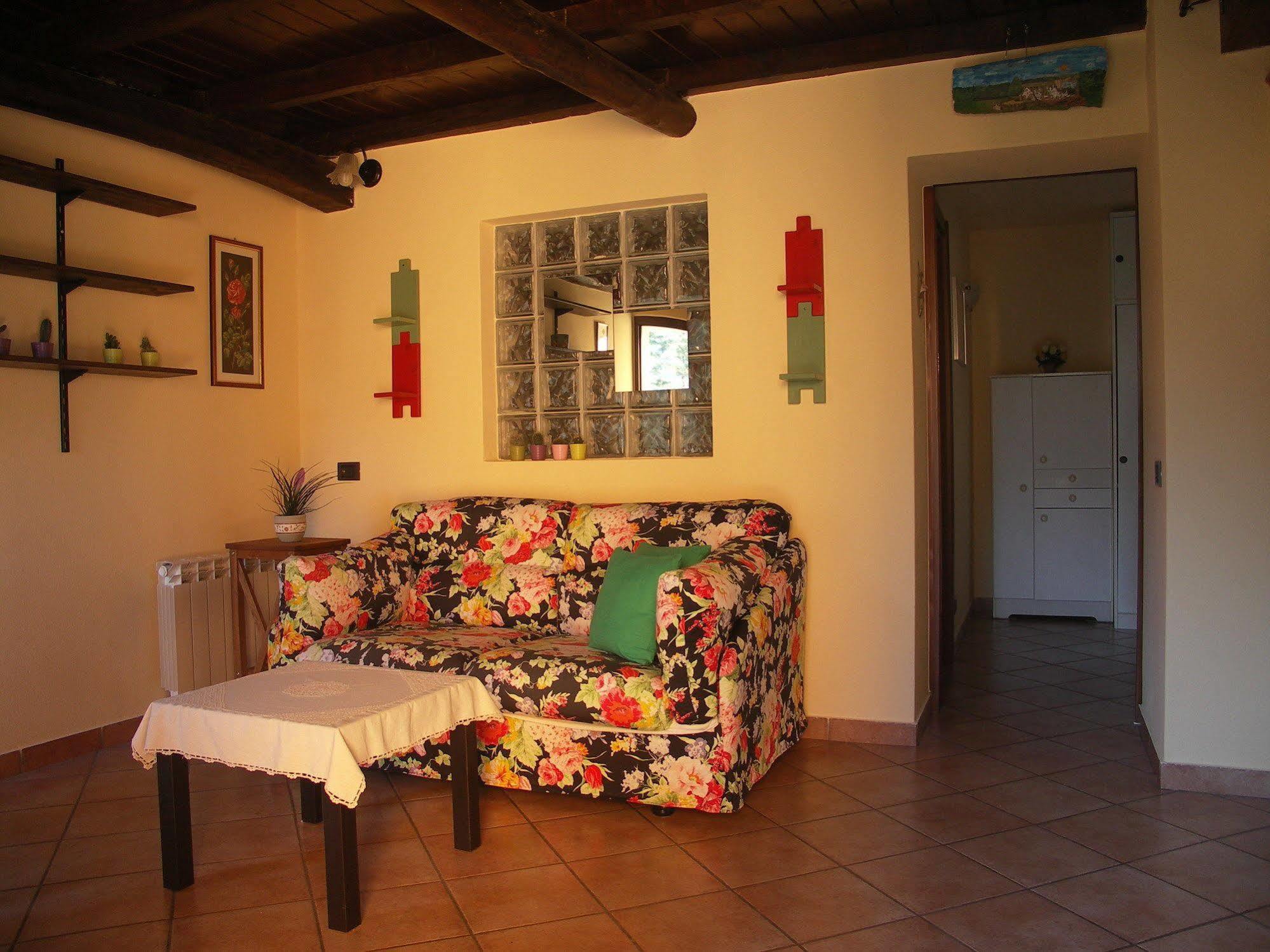 La Casa Del Borgo Bed & Breakfast Brissago-Valtravaglia Bagian luar foto