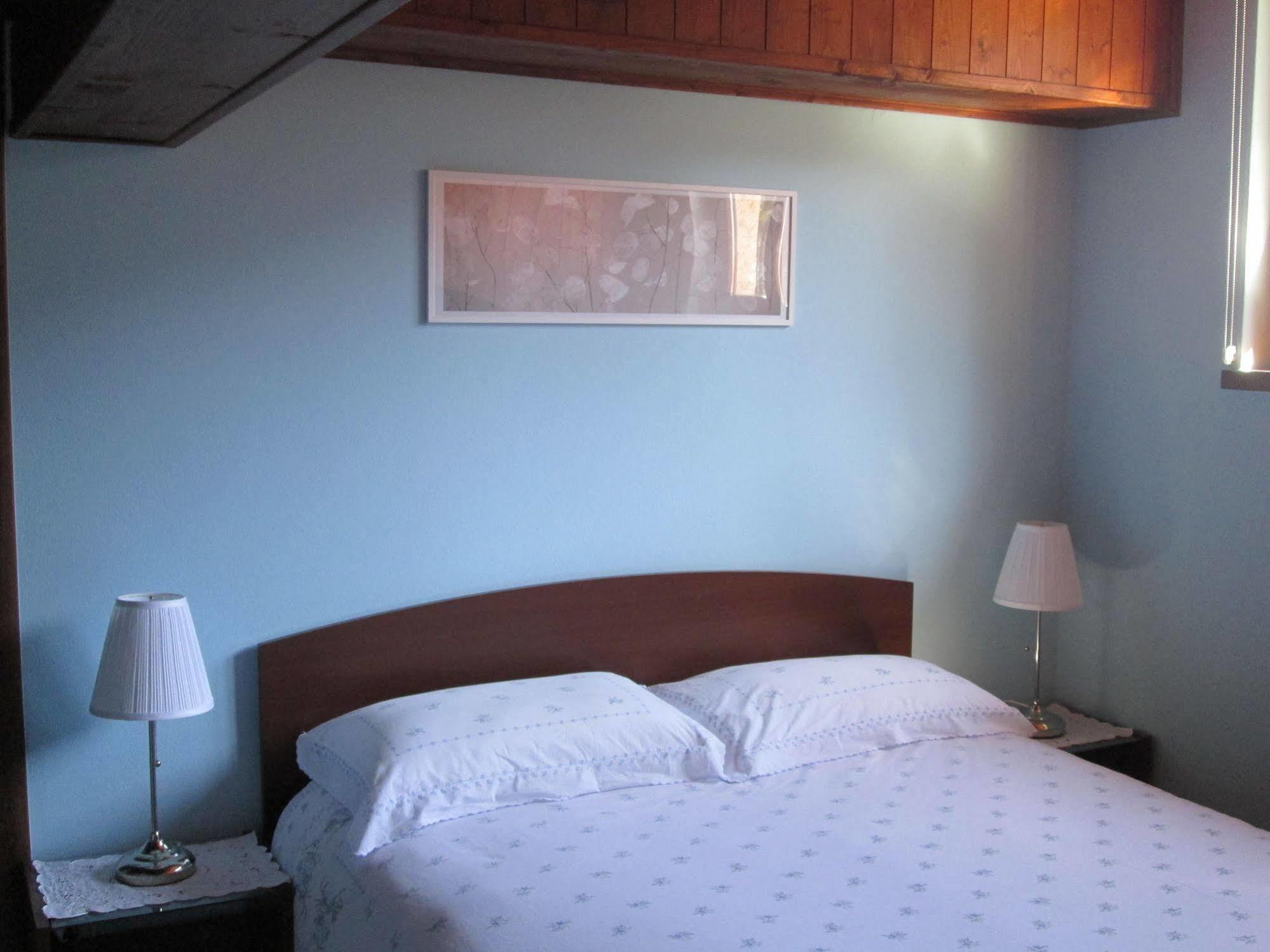 La Casa Del Borgo Bed & Breakfast Brissago-Valtravaglia Bagian luar foto