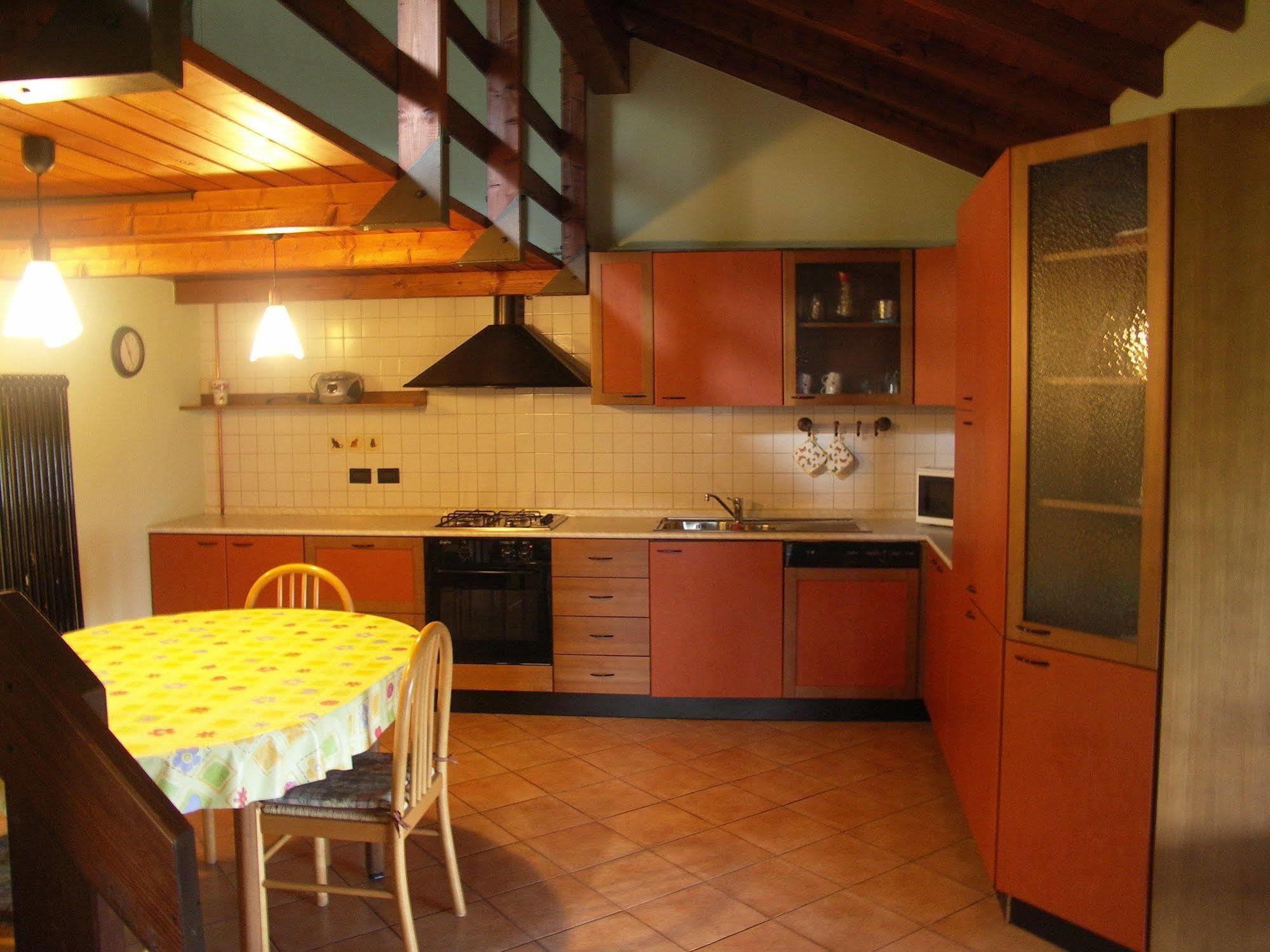 La Casa Del Borgo Bed & Breakfast Brissago-Valtravaglia Bagian luar foto